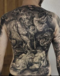 Gigantisches, realism Rückentattoo