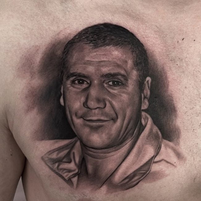 Vater Portrait Brust Tattoo