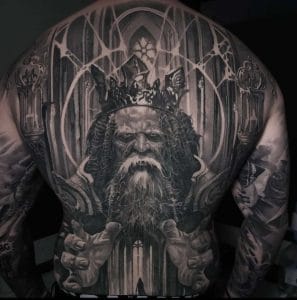 Großes und realistisches Rückentattoo