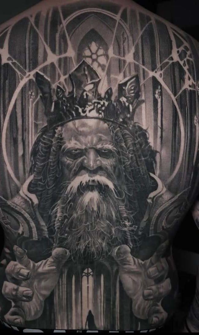 Tattoo Studio Friedberg Großes und realistisches Rückentattoo