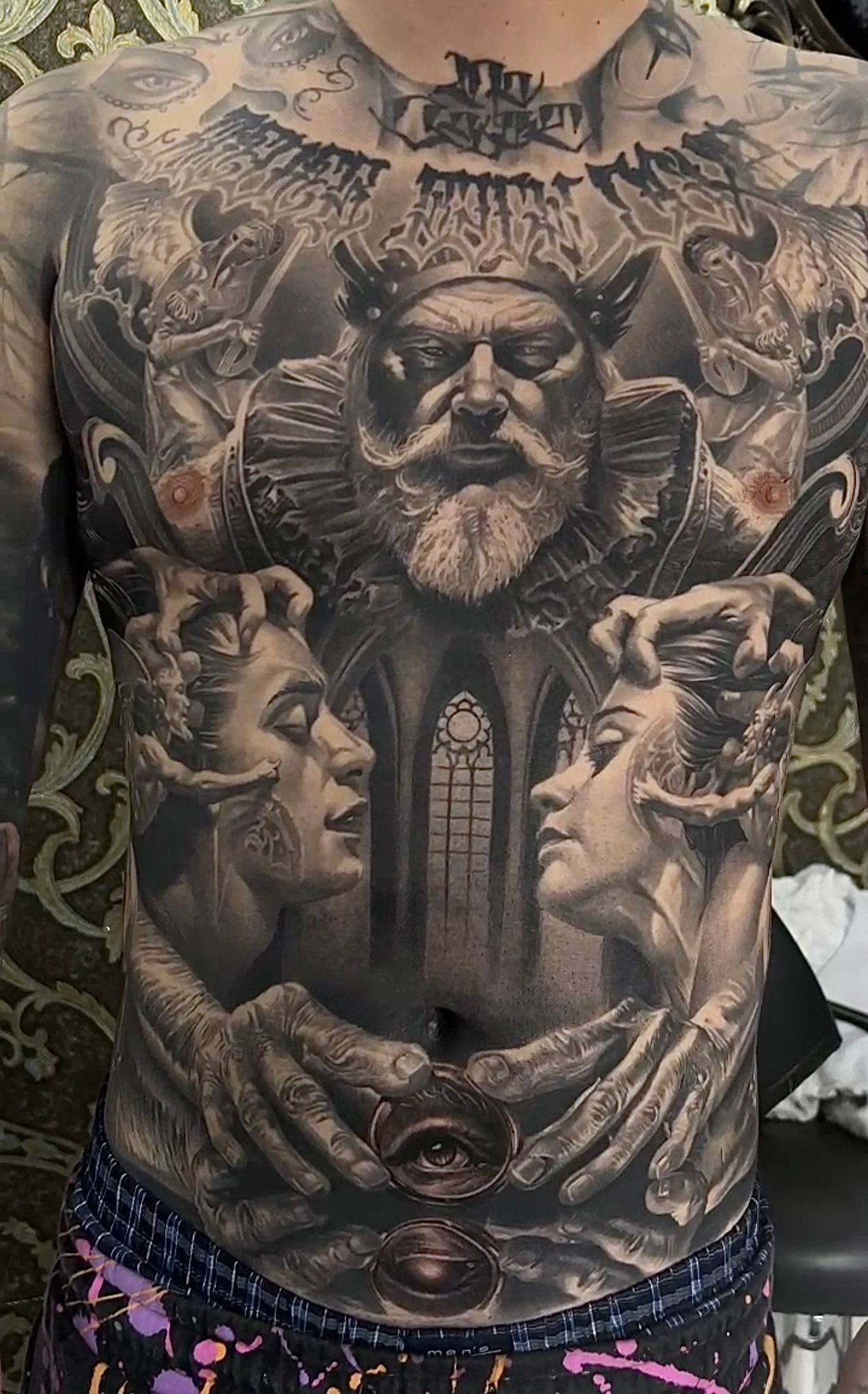 Großes Front Tattoo Black & Grey
