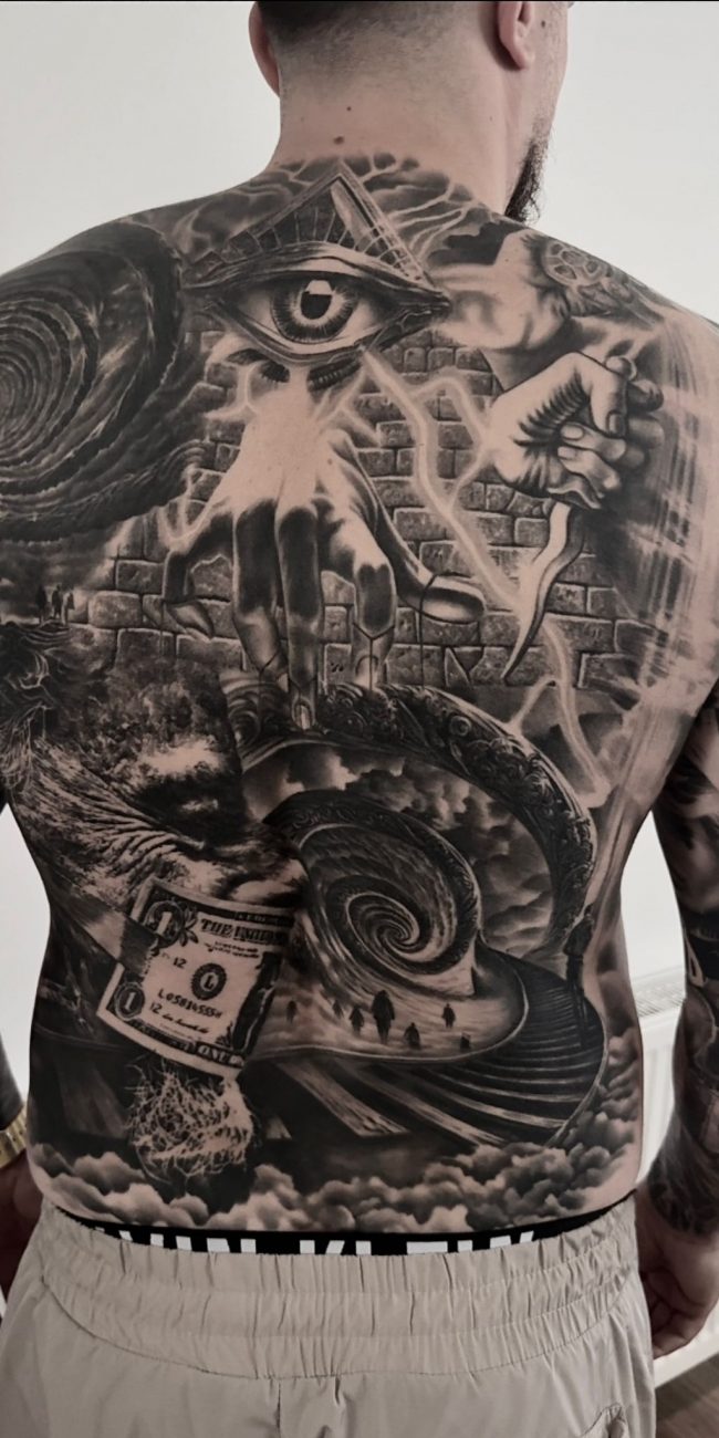 Massives Rückentattoo mit Bedeutung