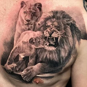 Brust Tattoo Mann Brust Tattoo Mann im Löwendesign